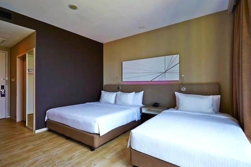 Q Damansara By Trillionz Hotel Петалинг Джая Екстериор снимка